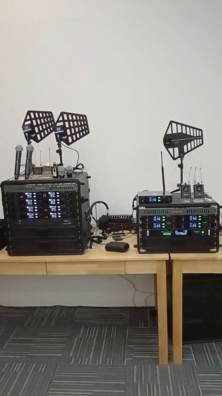 AC-700 Active Antenna Combiner for In-Ear Monitor System